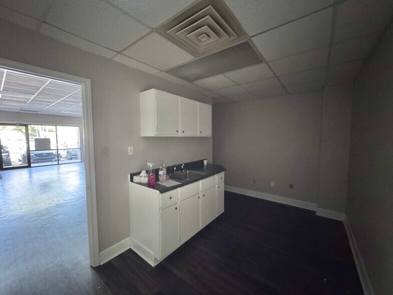More Photos Of 747 Queen City Pky, Gainesville Unknown For Lease