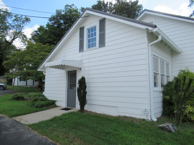 More Photos Of 108 Cedar St, Carrollton Office Residential For Sale
