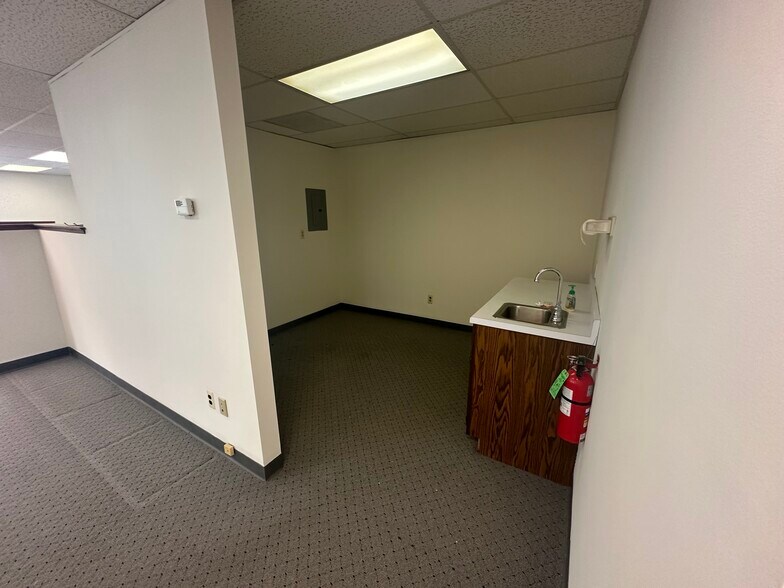 More Photos Of 886 Belmont Ave, North Haledon Storefront Retail Office For Lease