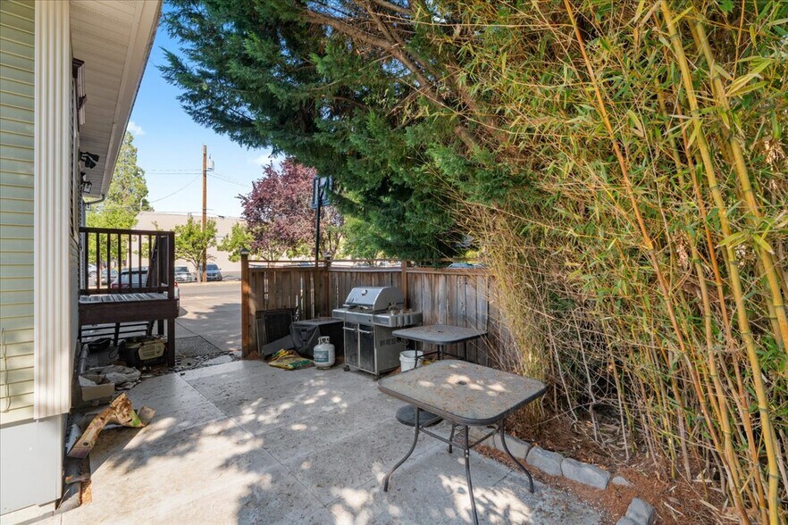 More Photos Of 707 NE 5th St, McMinnville Office For Sale