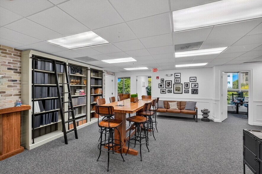 More Photos Of 2121 SW 3rd Ave, Miami Office For Lease