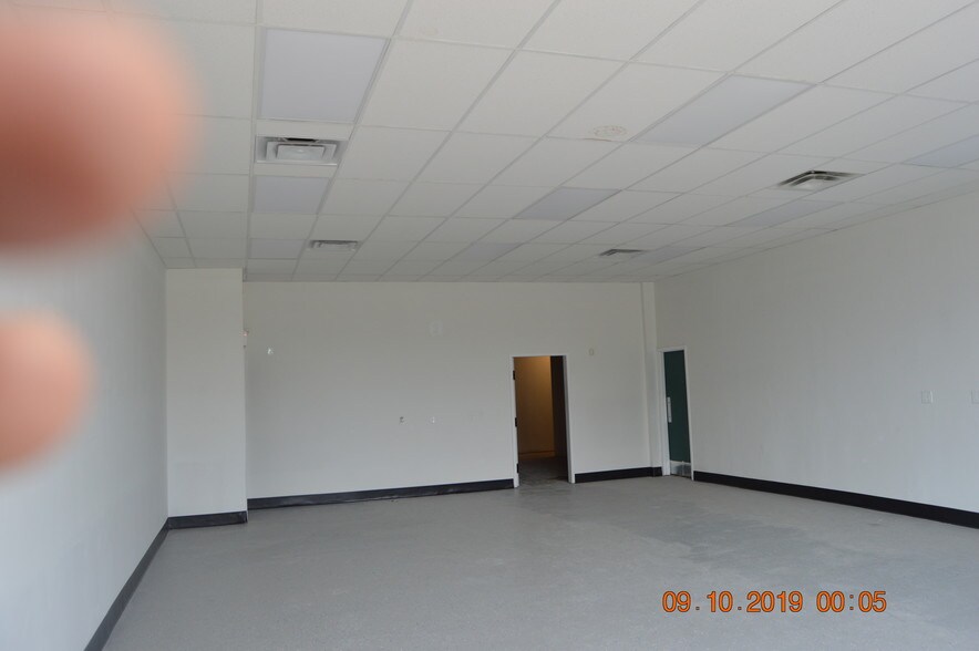 More Photos Of 317 Adelaide St S, London Storefront For Lease