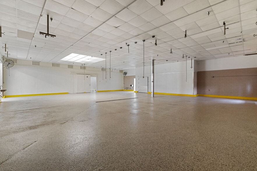 More Photos Of 349 Chestnut St, Passaic Warehouse For Lease