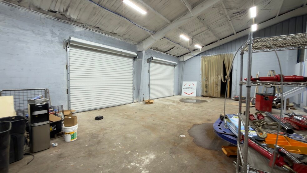 More Photos Of 2800 Delano St, Pensacola Warehouse For Lease