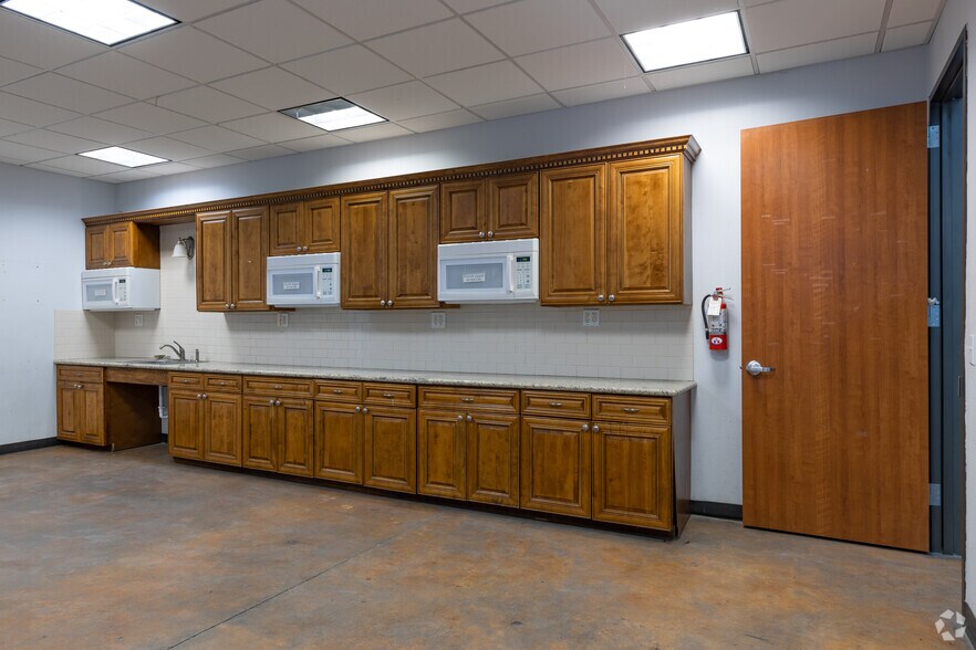 More Photos Of 12306 Shiloh Church Rd, Houston Warehouse For Lease