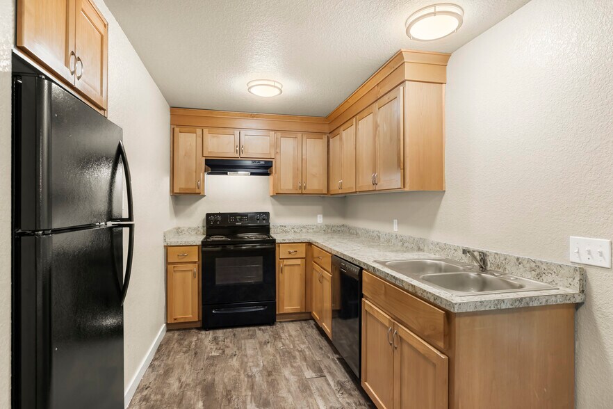 More Photos Of 1570 James St, Woodburn Apartments For Sale