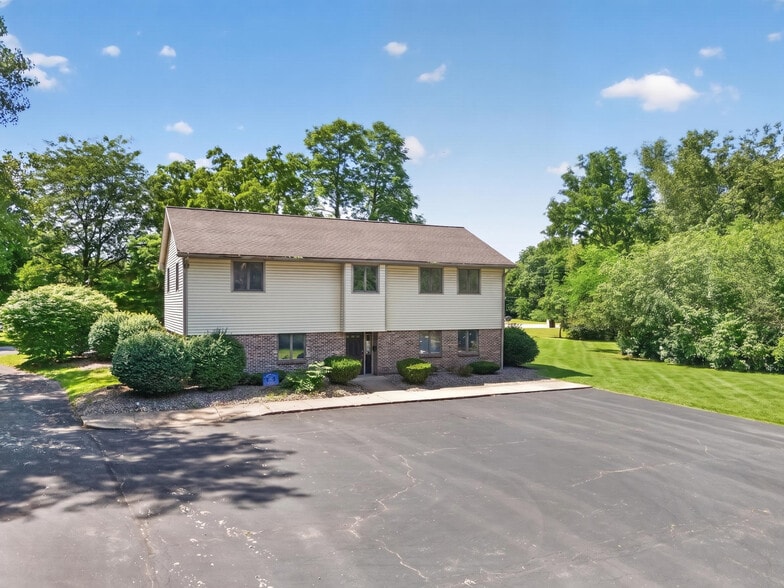 More Photos Of 644 E Main St, Palmyra Office For Sale
