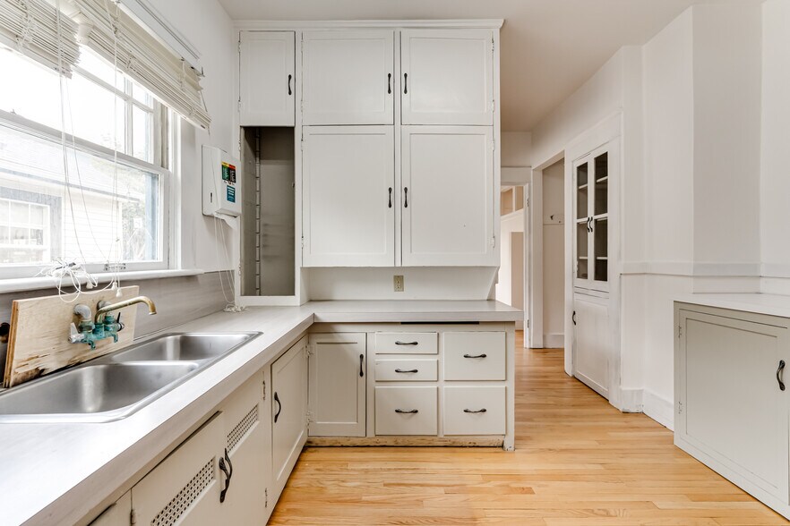 More Photos Of 280 W 11th Ave, Eugene Office For Sale