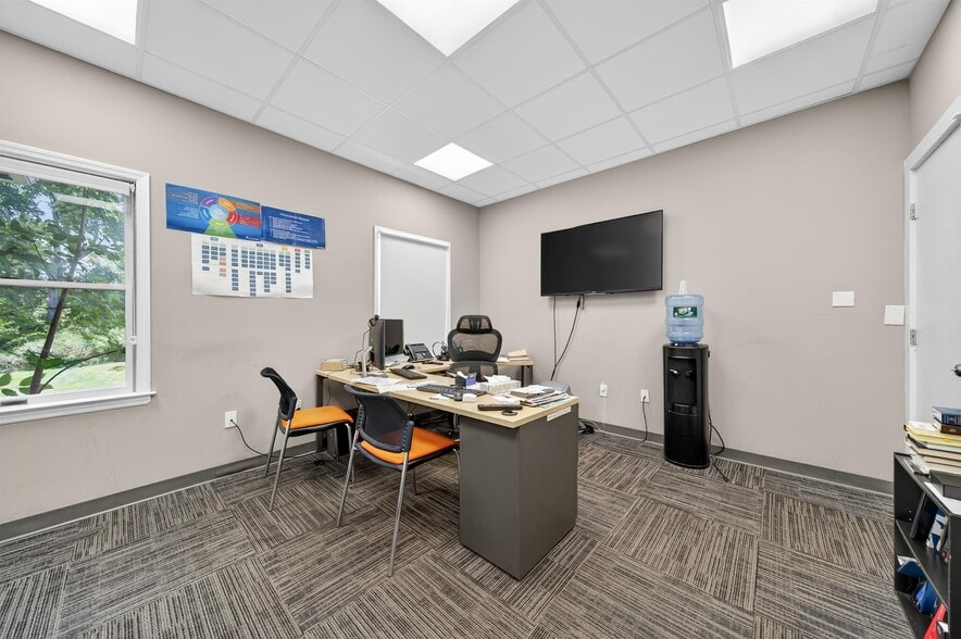 More Photos Of 11 Abrams Rd, Central Valley Office For Sale