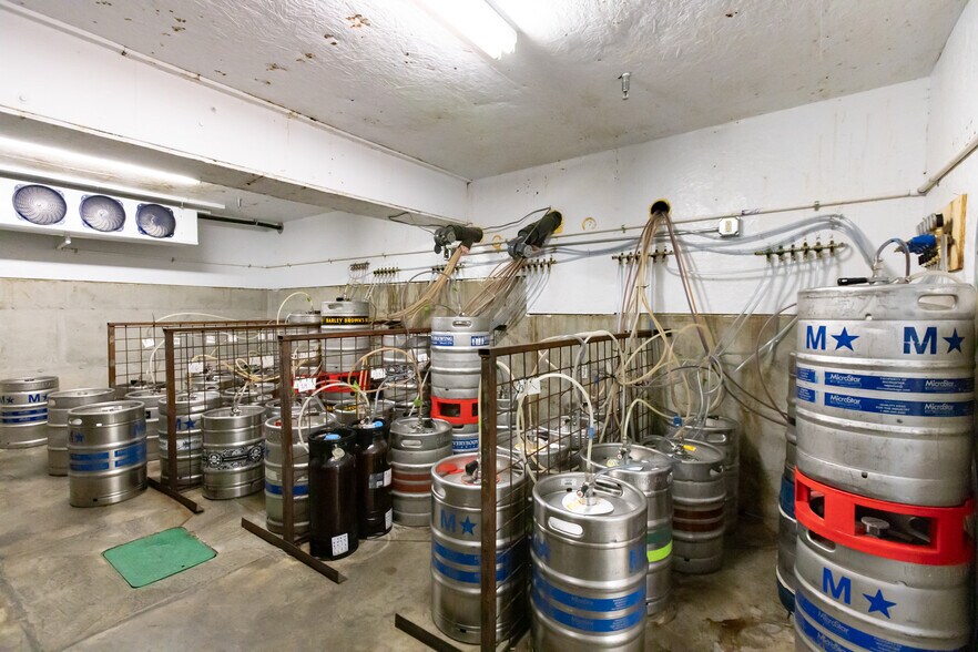 More Photos Of 311 Union St, The Dalles Restaurant For Sale