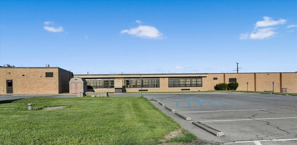 More Photos Of 2835 Mountain View Dr, Bath Office For Sale