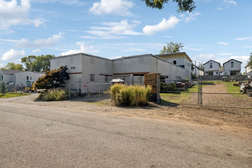 More Photos Of 1715 Pecan St, Nashville Warehouse For Sale