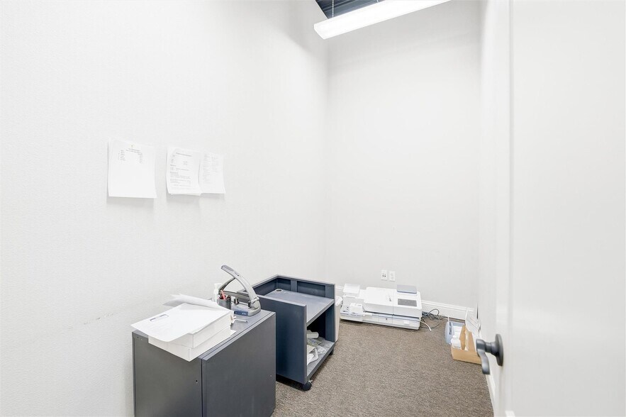 More Photos Of 1301 E Weatherford St, Fort Worth Showroom For Sale