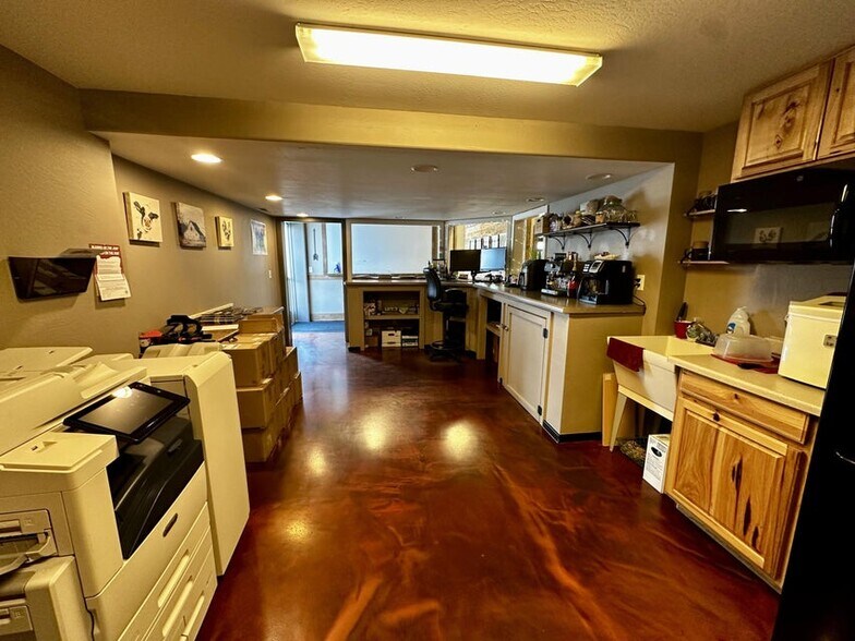 More Photos Of 3811 Crater Lake Hwy, Medford Warehouse For Sale