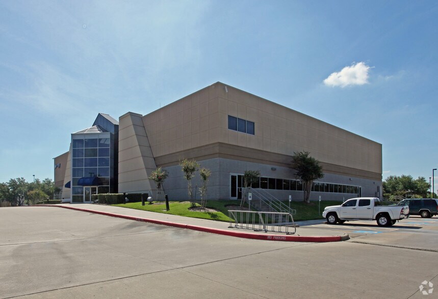 More Photos Of 7300 W Greens Rd, Houston General Retail For Sale