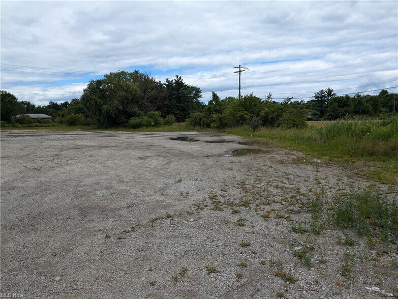 More Photos Of 1741 State Route 534 S, Geneva Restaurant For Lease