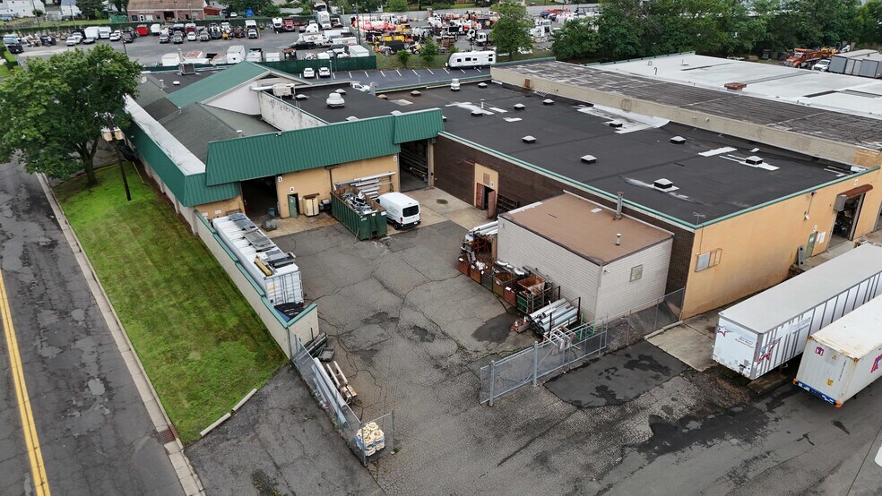 More Photos Of 897 South Ave, Middlesex Warehouse For Lease