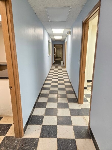 More Photos Of 111 E 5th St, Mound Valley Industrial For Sale