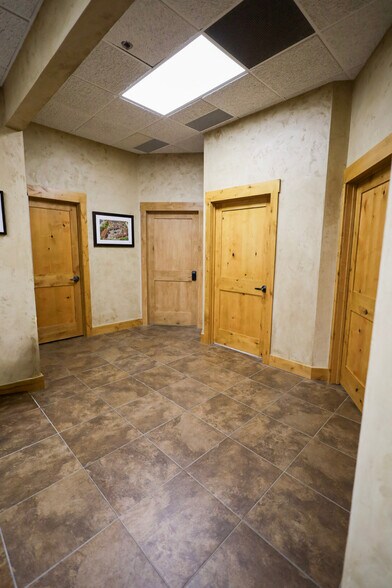 More Photos Of 2525 Nevada Ave N, Golden Valley Light Distribution For Sale