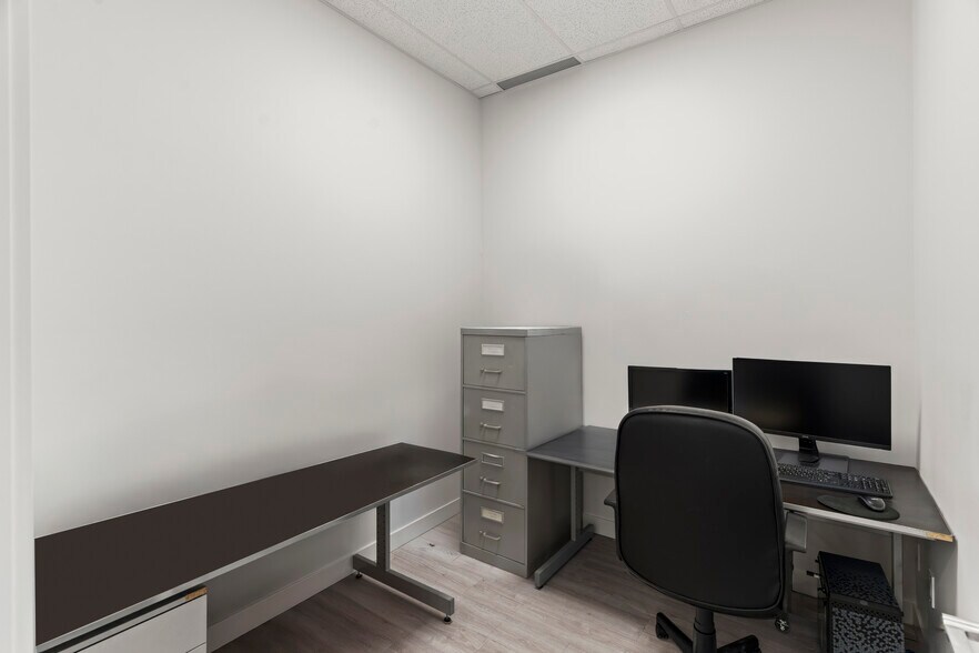 More Photos Of 10960 42 St NE, Calgary Storefront For Sale