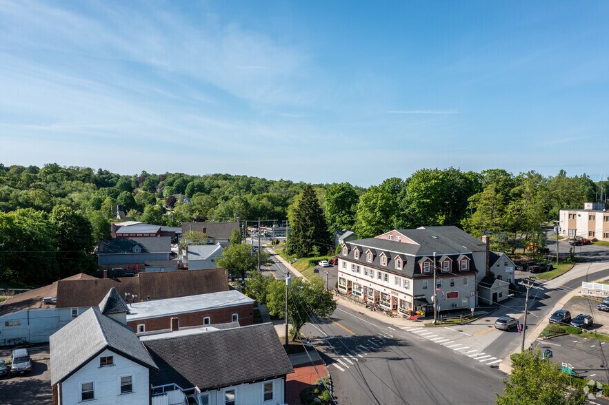 More Photos Of 82 Main St, East Hampton Apartments For Lease
