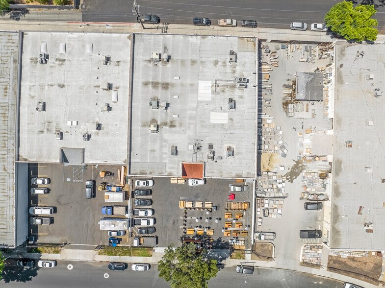 More Photos Of 425 Park Ave, San Fernando Warehouse For Sale