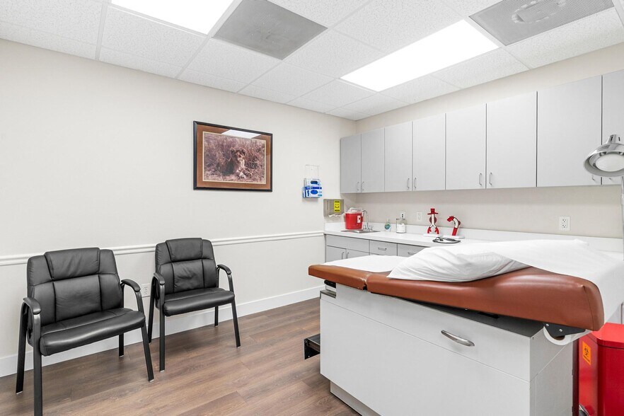 More Photos Of 920 ROLLING ACRES Rd, Lady Lake Medical For Sale