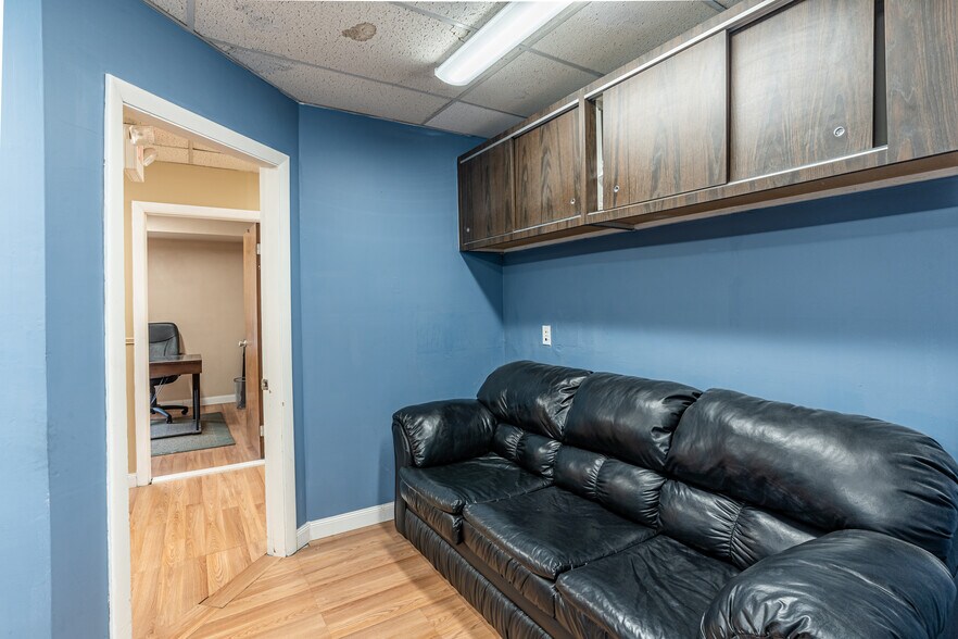 More Photos Of 55 Jefferson Blvd, Warwick Office For Sale