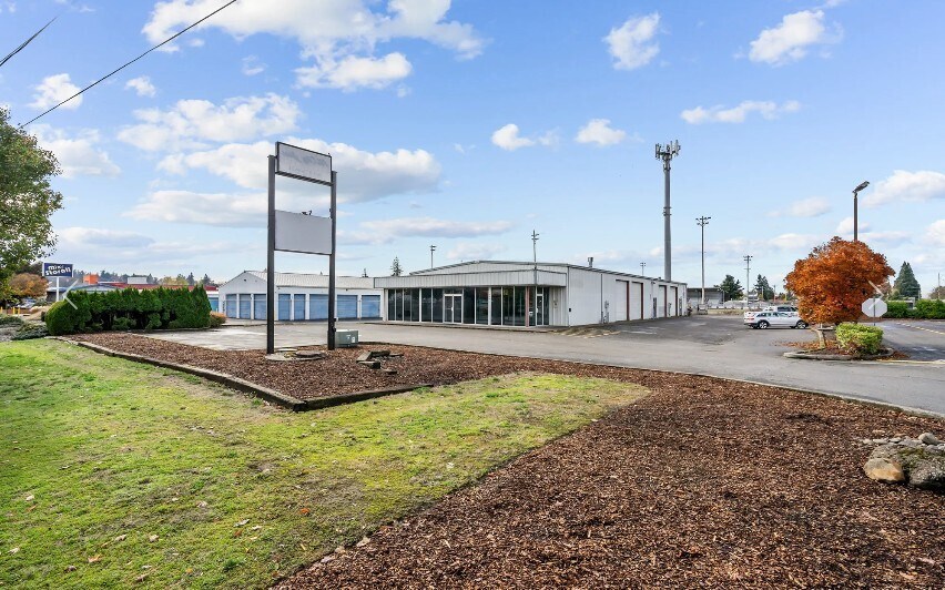 Primary Photo Of 999 N 1st St, Silverton Freestanding For Sale