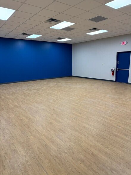 More Photos Of 4627 Dixie Hwy, Louisville Office For Sale
