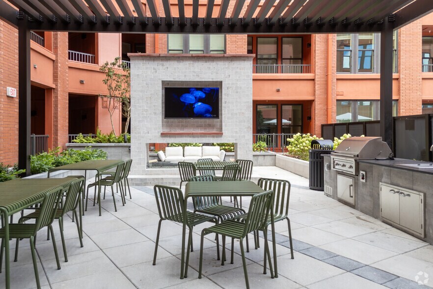 More Photos Of 300 E 36th St, Charlotte Apartments For Lease