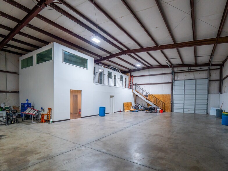 More Photos Of 13730 Immanuel Rd, Pflugerville Warehouse For Lease