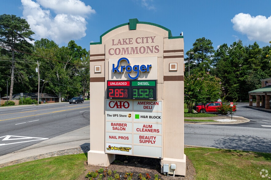 More Photos Of 5656-5664 Jonesboro Rd, Lake City Unknown For Lease