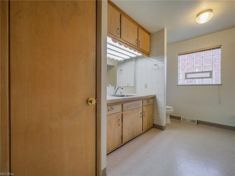 More Photos Of 31255 Lorain Rd, Cleveland Office Residential For Sale
