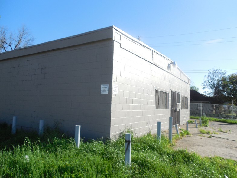 More Photos Of 3744 Dixon Ave, Dallas Freestanding For Lease