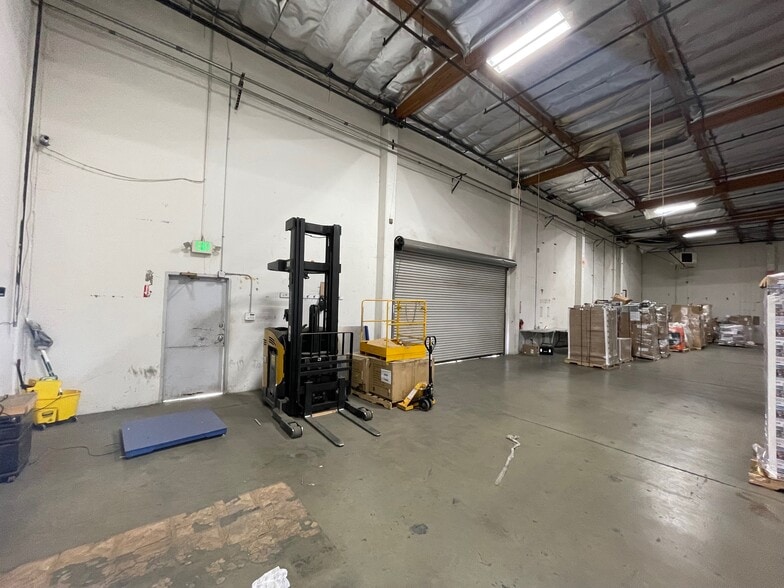 More Photos Of 15392 Cobalt St, Sylmar Warehouse For Lease