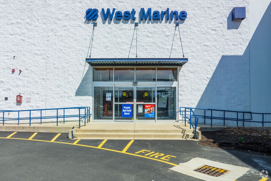 More Photos Of 299 Mishawum Rd, Woburn Freestanding For Lease