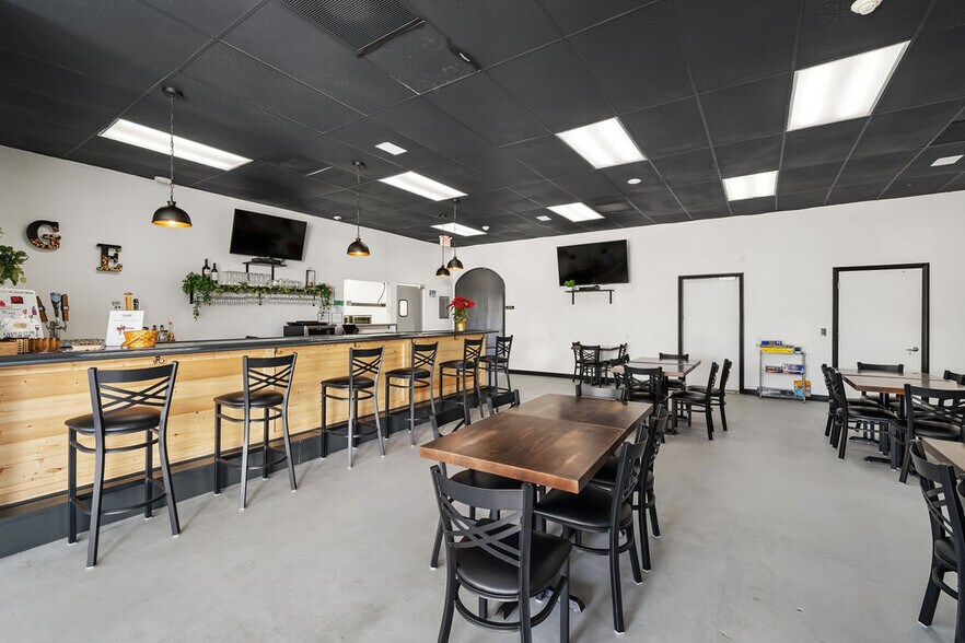 More Photos Of 8115-8149 El Camino Real, Atascadero Storefront Retail Office For Lease