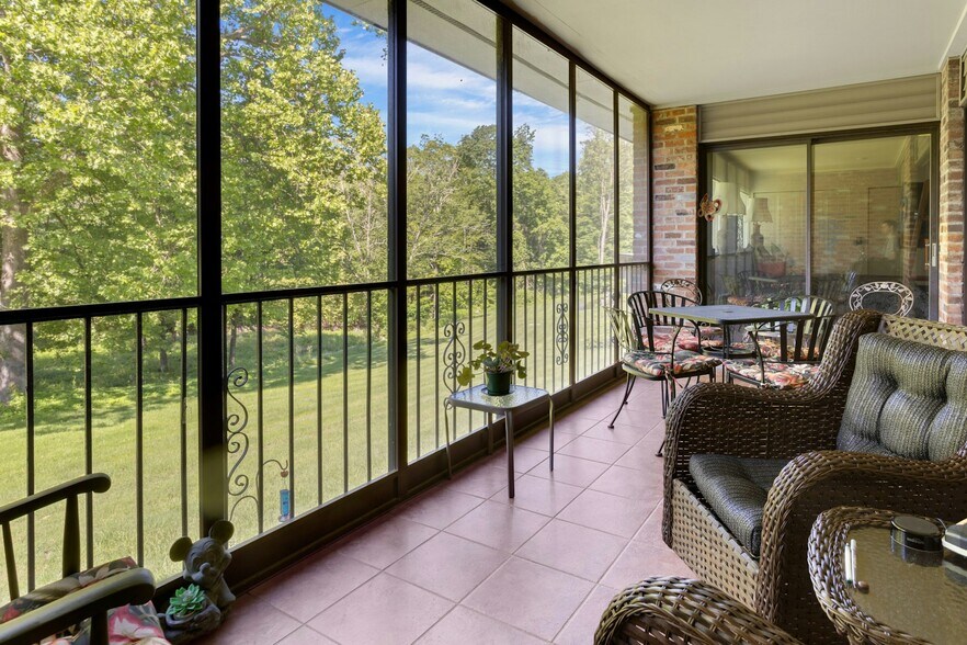 More Photos Of 1038-1056 Main St S, Woodbury Apartments For Sale