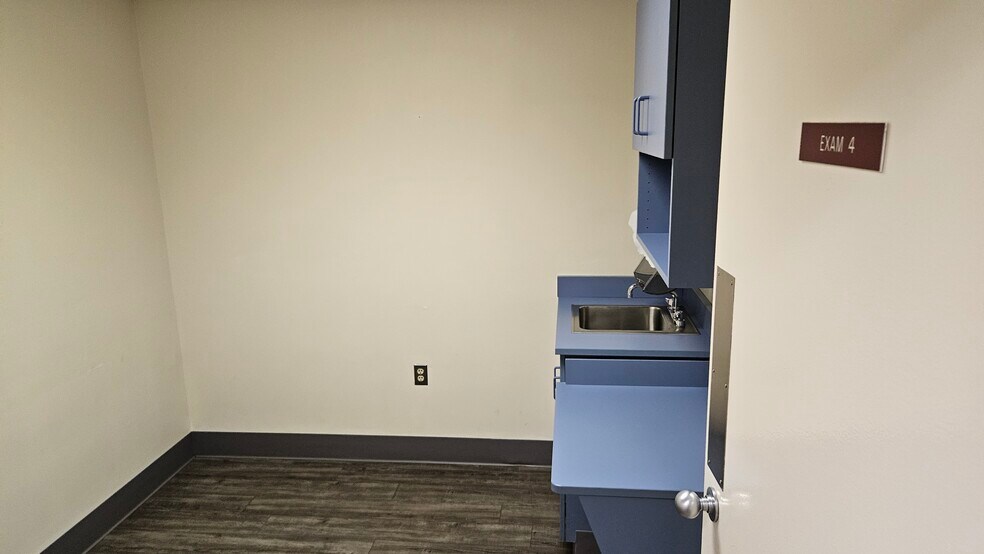 More Photos Of 4 Chateau Ln, Barboursville Medical For Sale