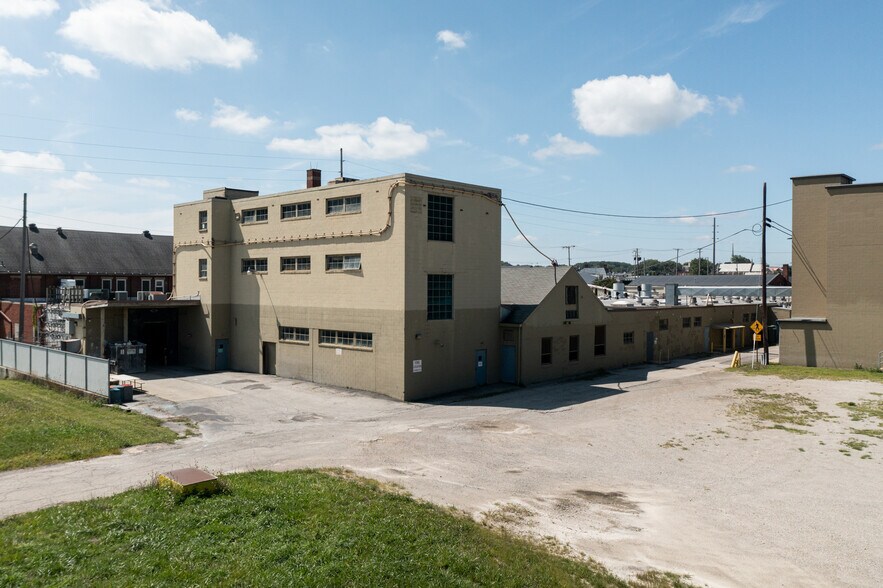 More Photos Of 246 E 4th St, Ashland Light Distribution For Sale