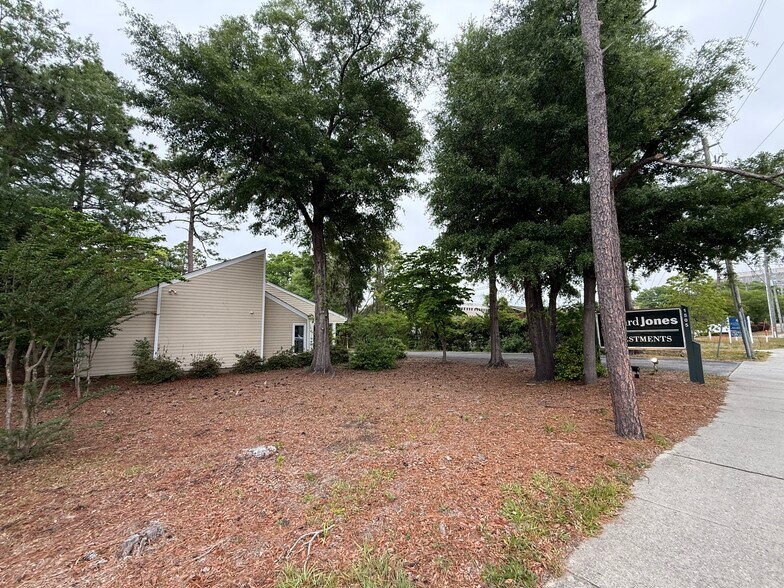 More Photos Of 1505 Medical Center Dr, Wilmington Medical For Sale