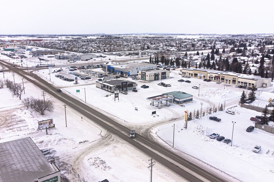 More Photos Of 2602 50 Av, Lloydminster Showroom For Sale