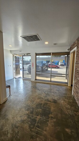 More Photos Of 1211 Holland St, Houston Flex For Sale