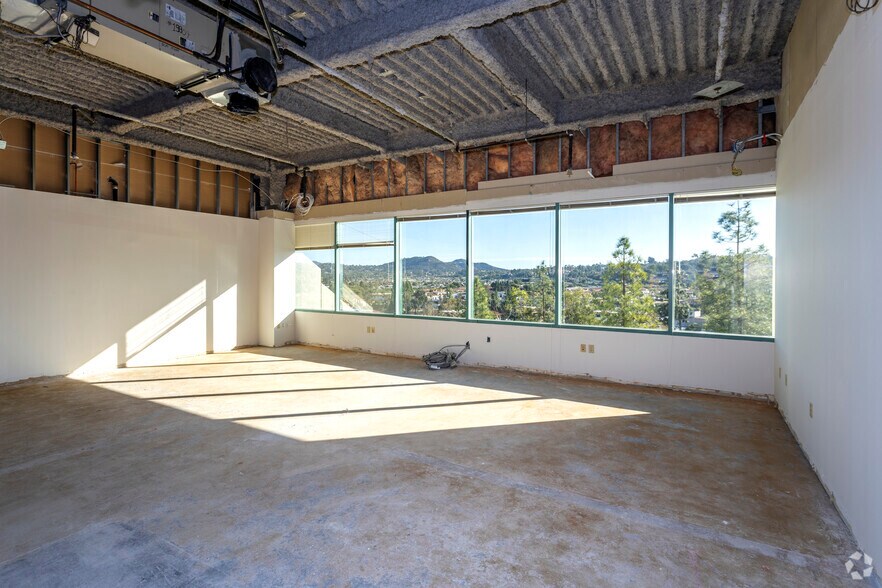 More Photos Of 17140 Bernardo Center Dr, San Diego Medical For Lease