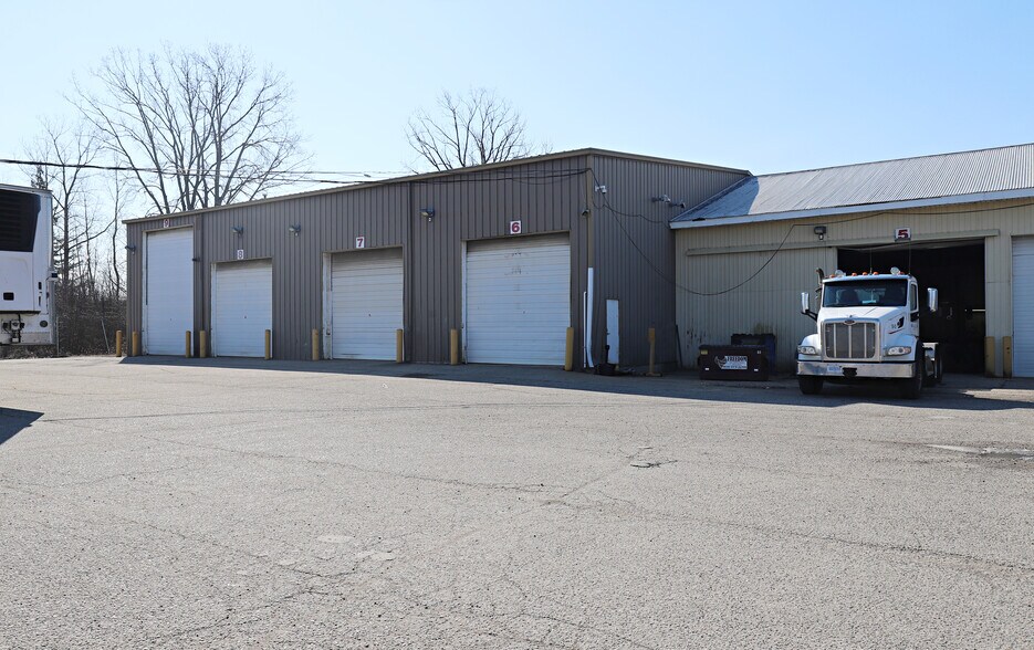 More Photos Of 4225 Quinlan Drive, Burton Warehouse For Lease