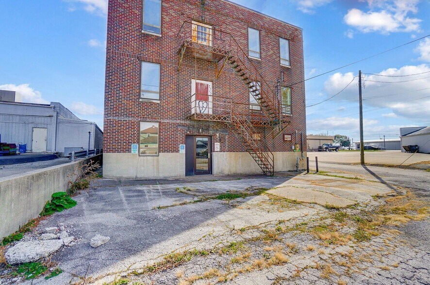 More Photos Of 311 S Main St, Celina Office For Sale