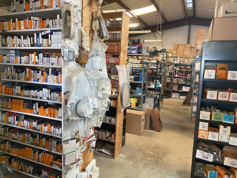 More Photos Of 119 S Commerce St, Dilley Storefront Retail Residential For Sale