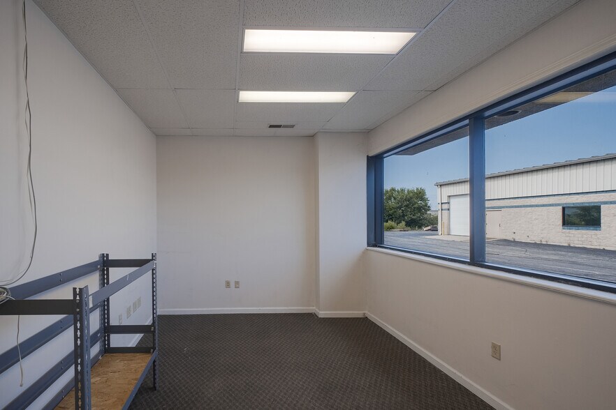 More Photos Of 5237 Commerce Cir, Indianapolis Warehouse For Sale