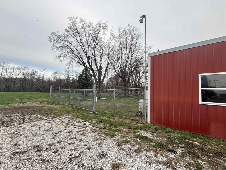 More Photos Of 1541 State Route 7, Gallipolis Flex For Lease